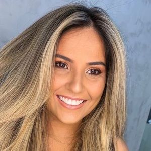 Meet your Posher, Débora